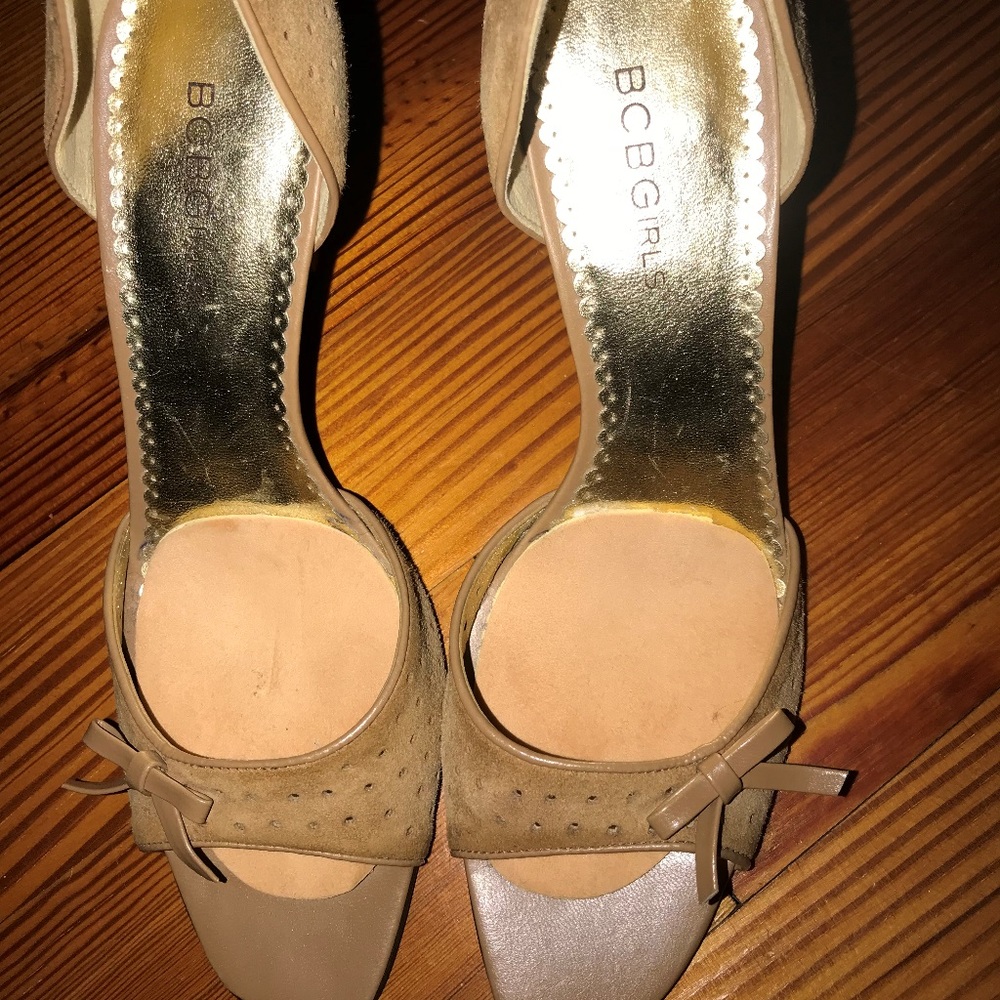 BCBG Girls Beige Suede Open Toe Kitten Pumps NEW